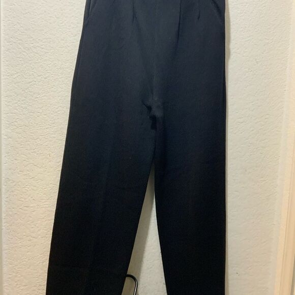 St. John’s Marie Gray, cropped black zipper jacket gold detail & matching pants - Picture 8 of 14